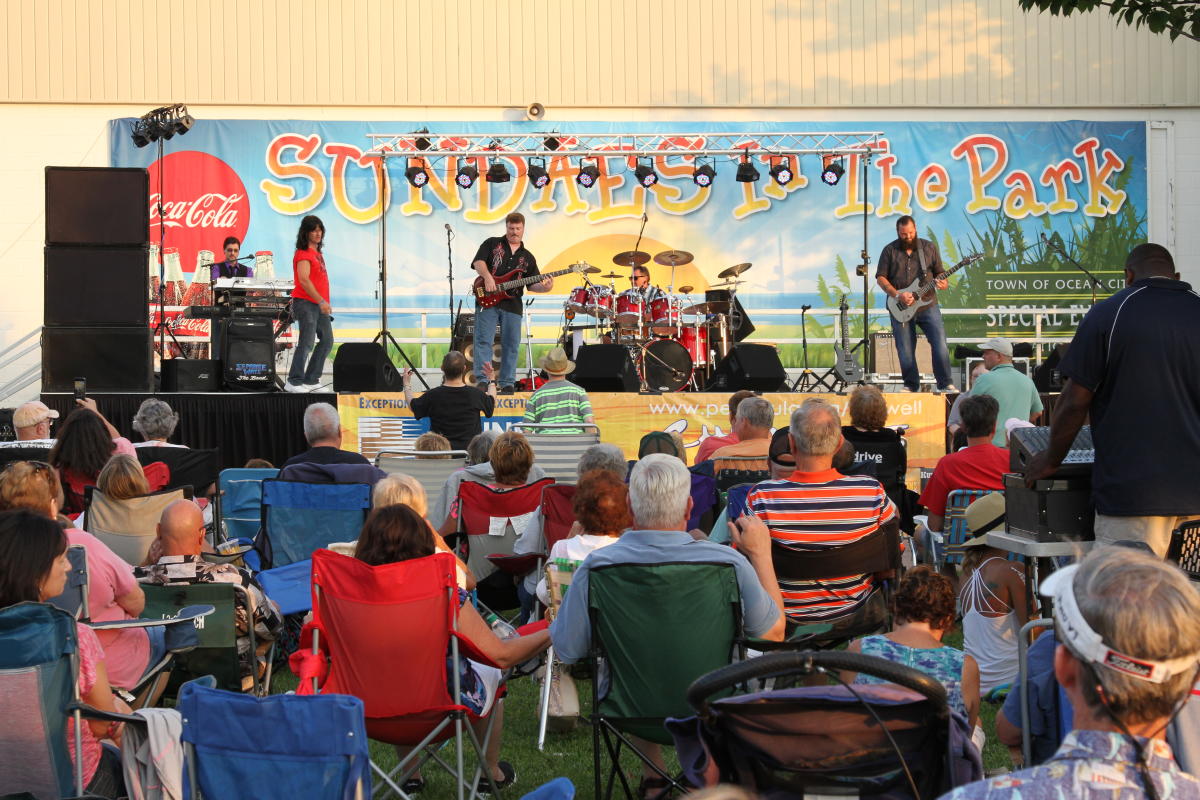 June 7-Aug. 30 • Sundaes in the Park & Fireworks